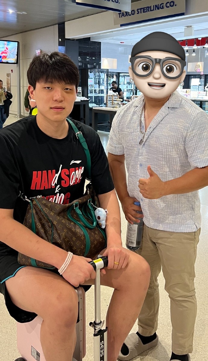 云开体育-🐑变🐼了！媒体人：杨瀚森在训练中被肘到眼睛